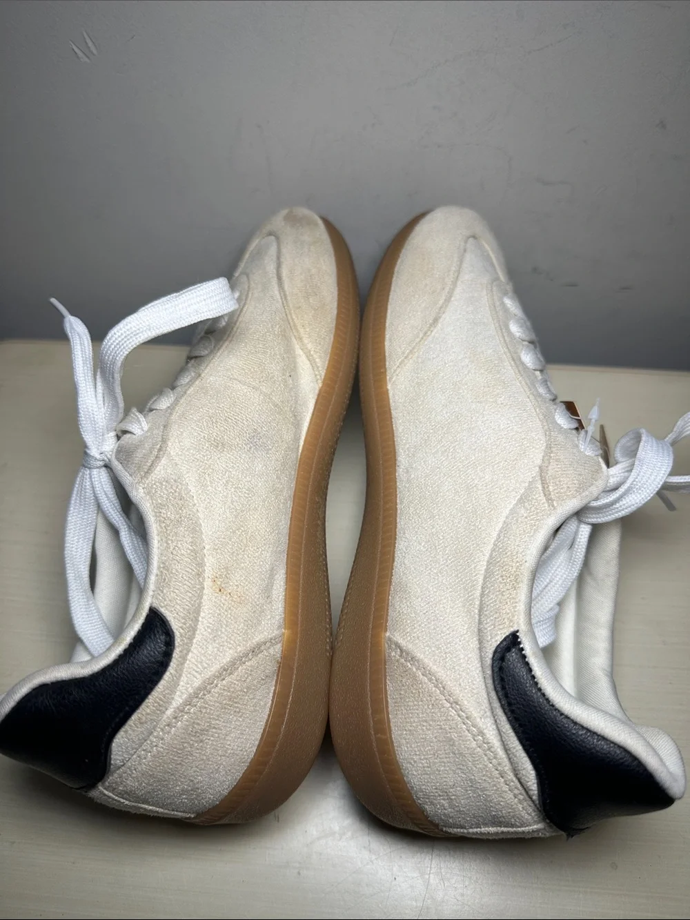 Project Cloud New cream and Black Low-Top retro style Sneakers